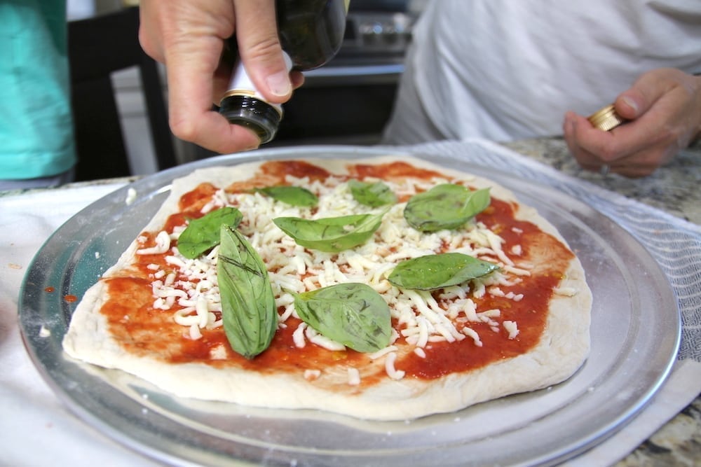 Pizzer Time pizza close olive oil